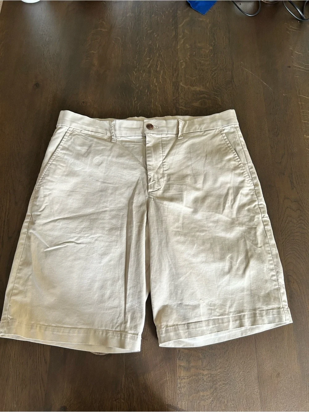 Gap khaki tan 10” shorts